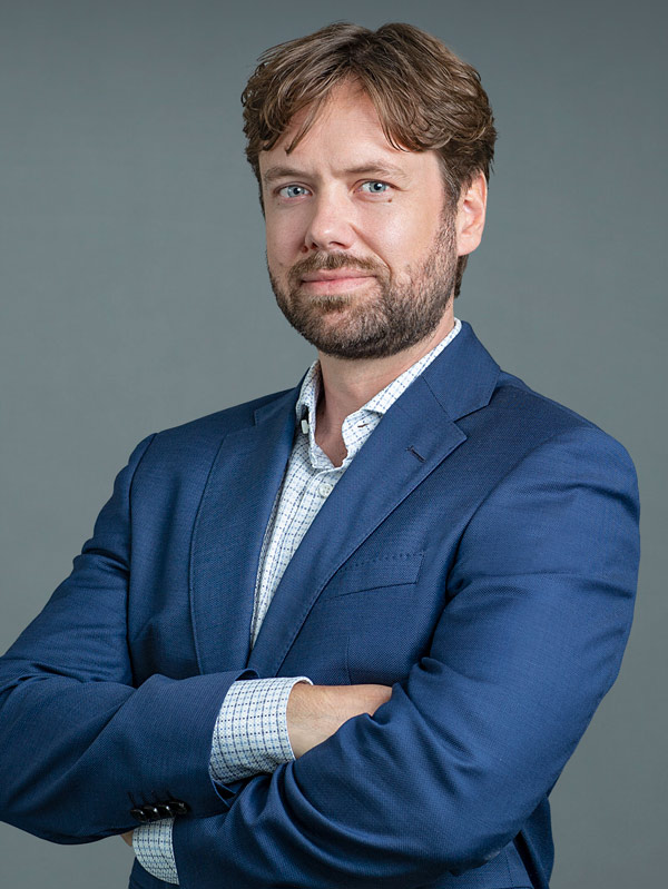 Faculty profile photo of Jonas  Schluter