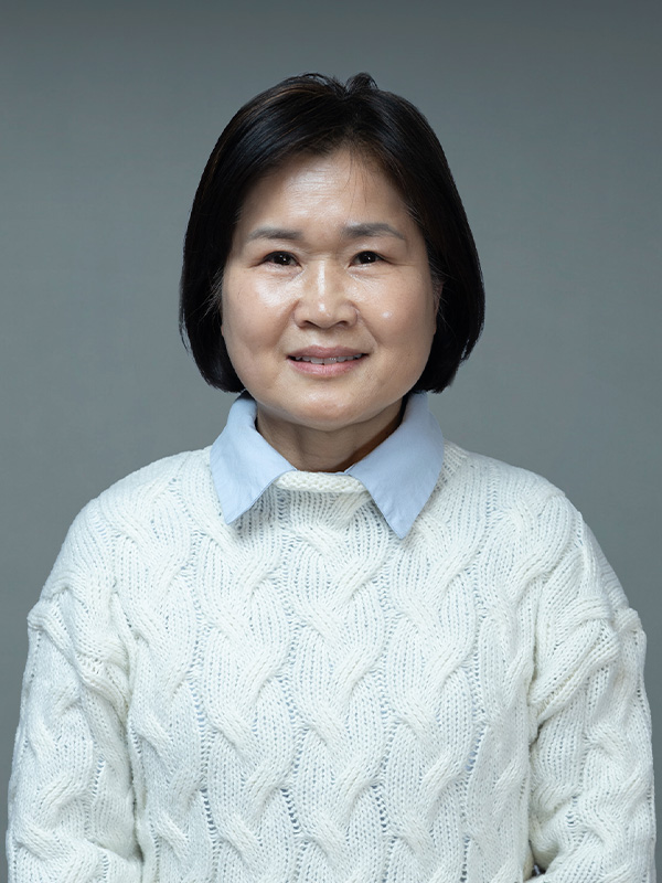 Faculty profile photo of Seon-Hi  Shin