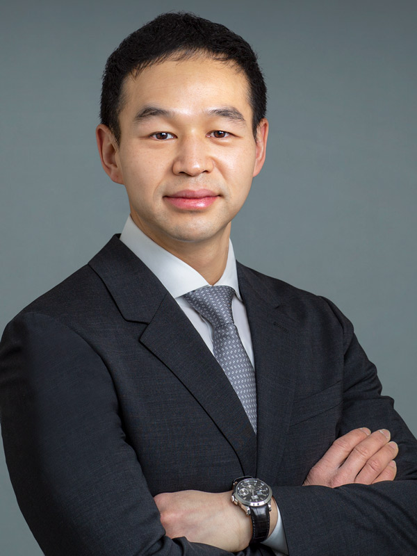 Faculty profile photo of Darryl  Lau