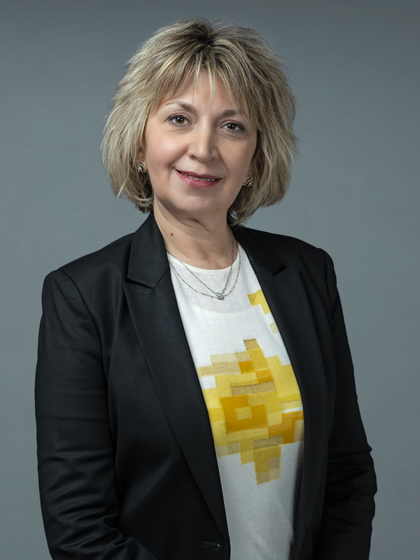 Faculty profile photo of Andrea  Popescu-Martinez