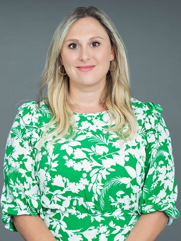 Faculty profile photo of Shannon  Schiavoni