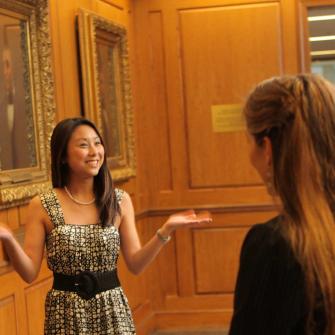 Student Gives Prospective Students a Tour